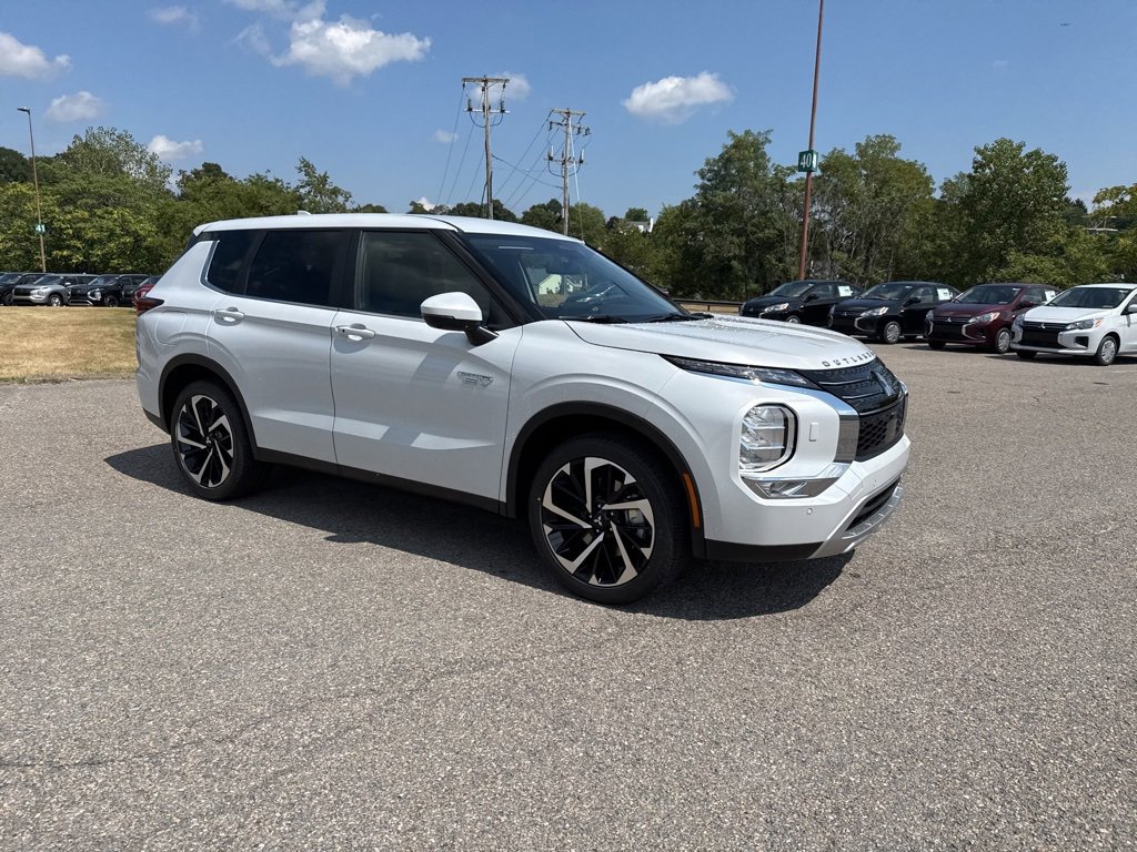 New 2025 Mitsubishi Outlander SE image 2