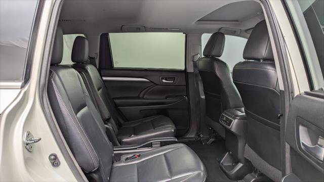 Used 2015 Toyota Highlander XLE image 18