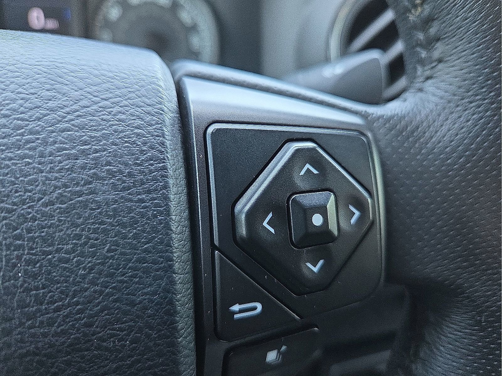 Used 2018 Toyota Tacoma TRD Off-Road w/ Technology Package image 17