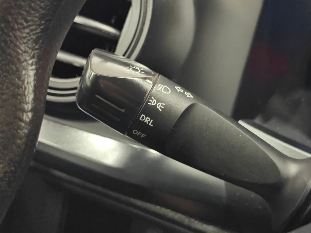 Used 2016 Toyota Tacoma SR image 33