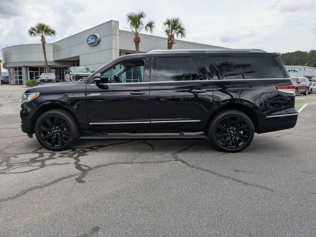 Used 2023 Lincoln Navigator L Reserve AWD/4WD image 7