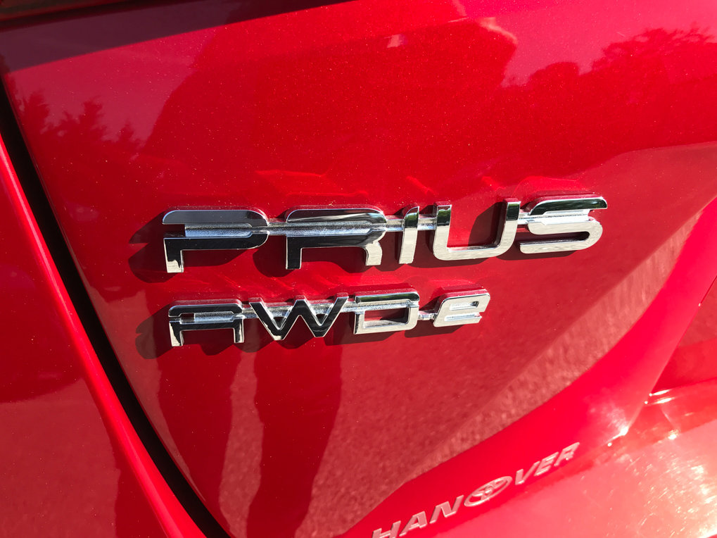 Used 2022 Toyota Prius LE AWD/4WD image 10
