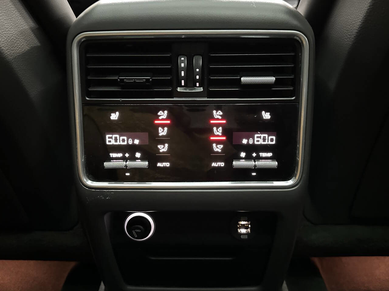 Used 2019 Porsche Cayenne S image 26