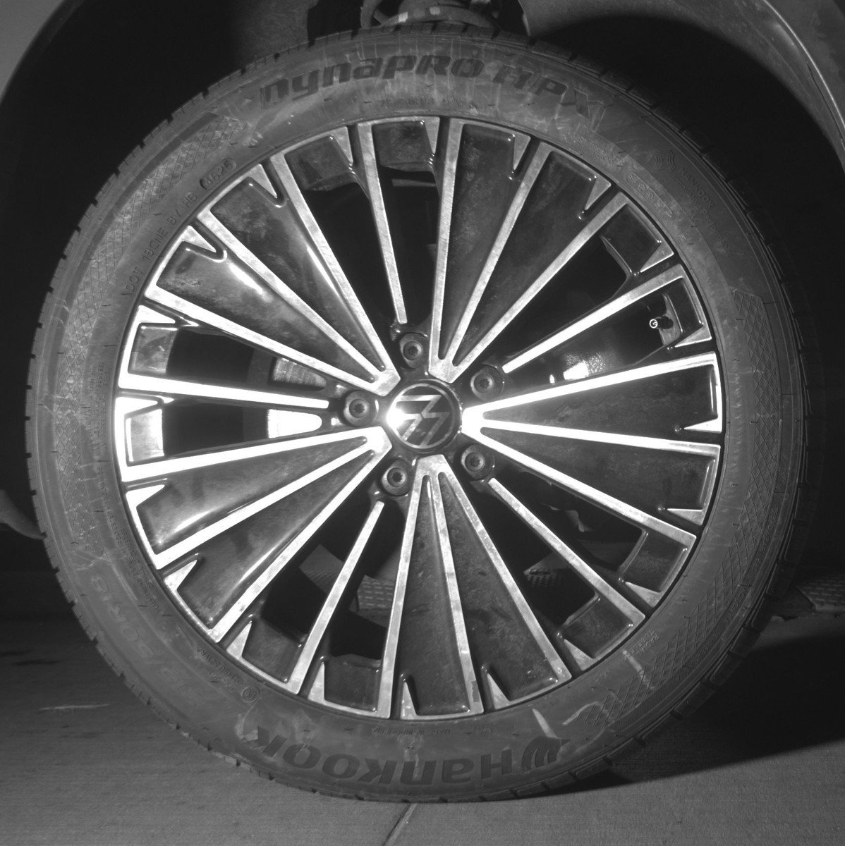 Used 2025 Volkswagen Taos SE FWD image 13