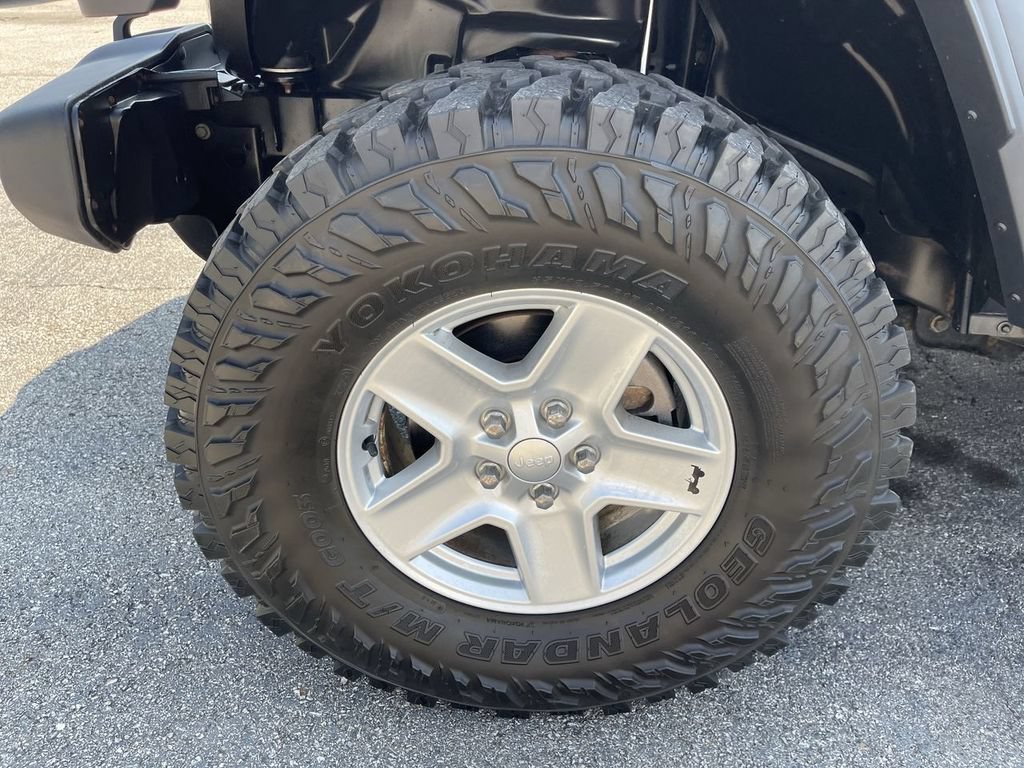 Used 2020 Jeep Gladiator Sport w/ Quick Order Package 24S AWD/4WD image 2