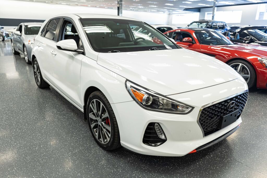 Used 2018 Hyundai Elantra GT FWD image 3