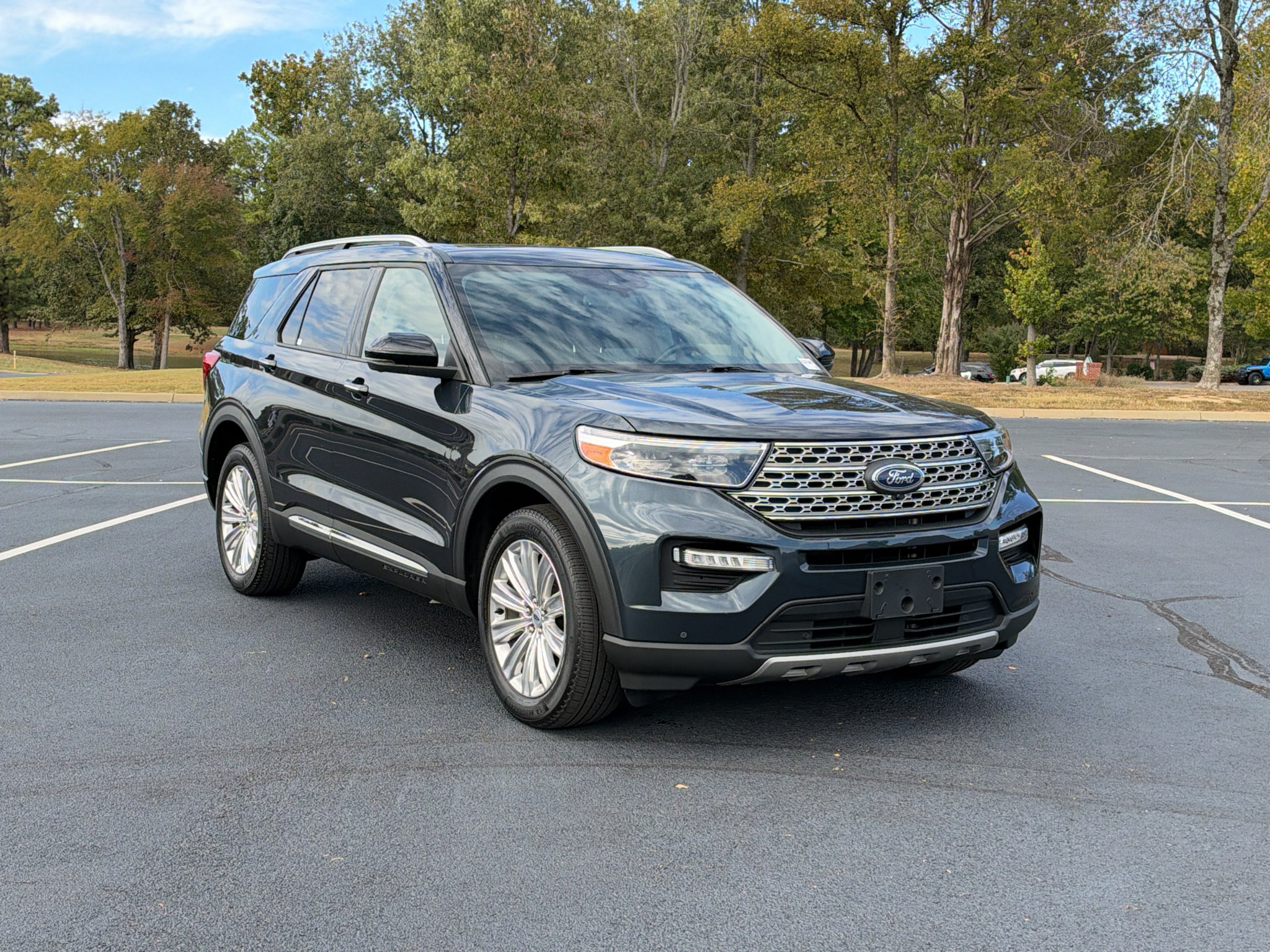 Used 2022 Ford Explorer Limited w/ Limited Technology Package AWD/4WD image 3