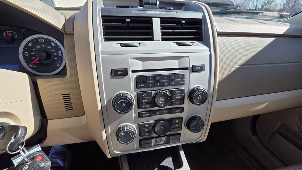 Used 2010 Ford Escape XLT image 17