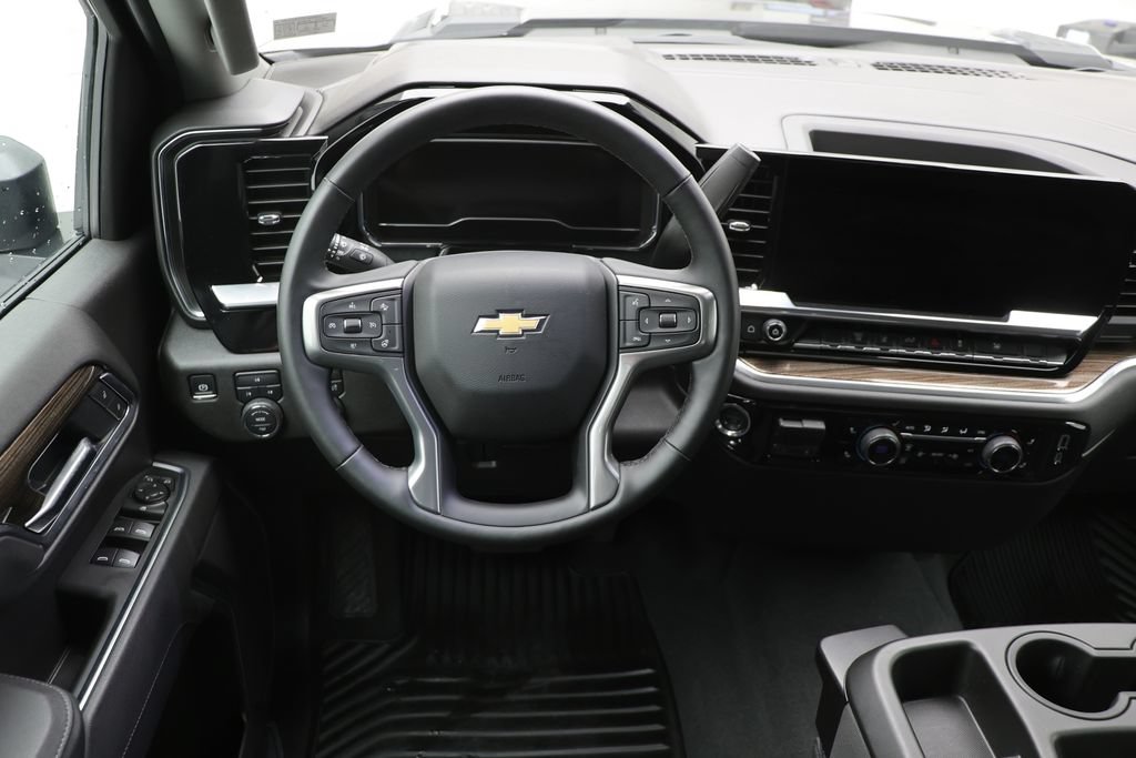 Used 2025 Chevrolet Silverado 2500 LT w/ Convenience Package AWD/4WD image 8
