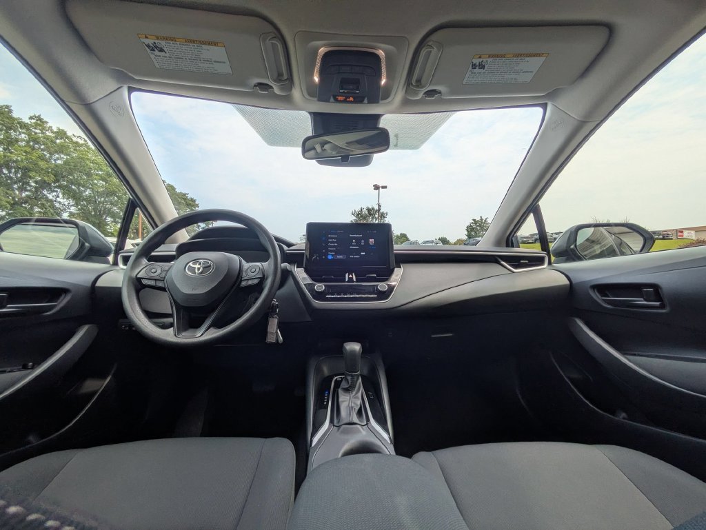 Used 2025 Toyota Corolla LE FWD image 24