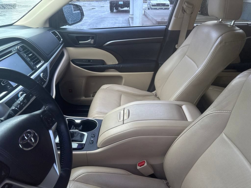 Used 2015 Toyota Highlander Limited AWD/4WD image 11