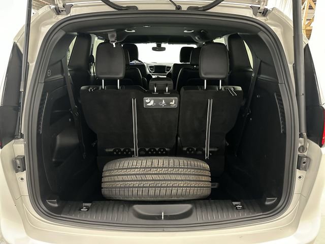 Used 2020 Chrysler Pacifica Touring-L image 25