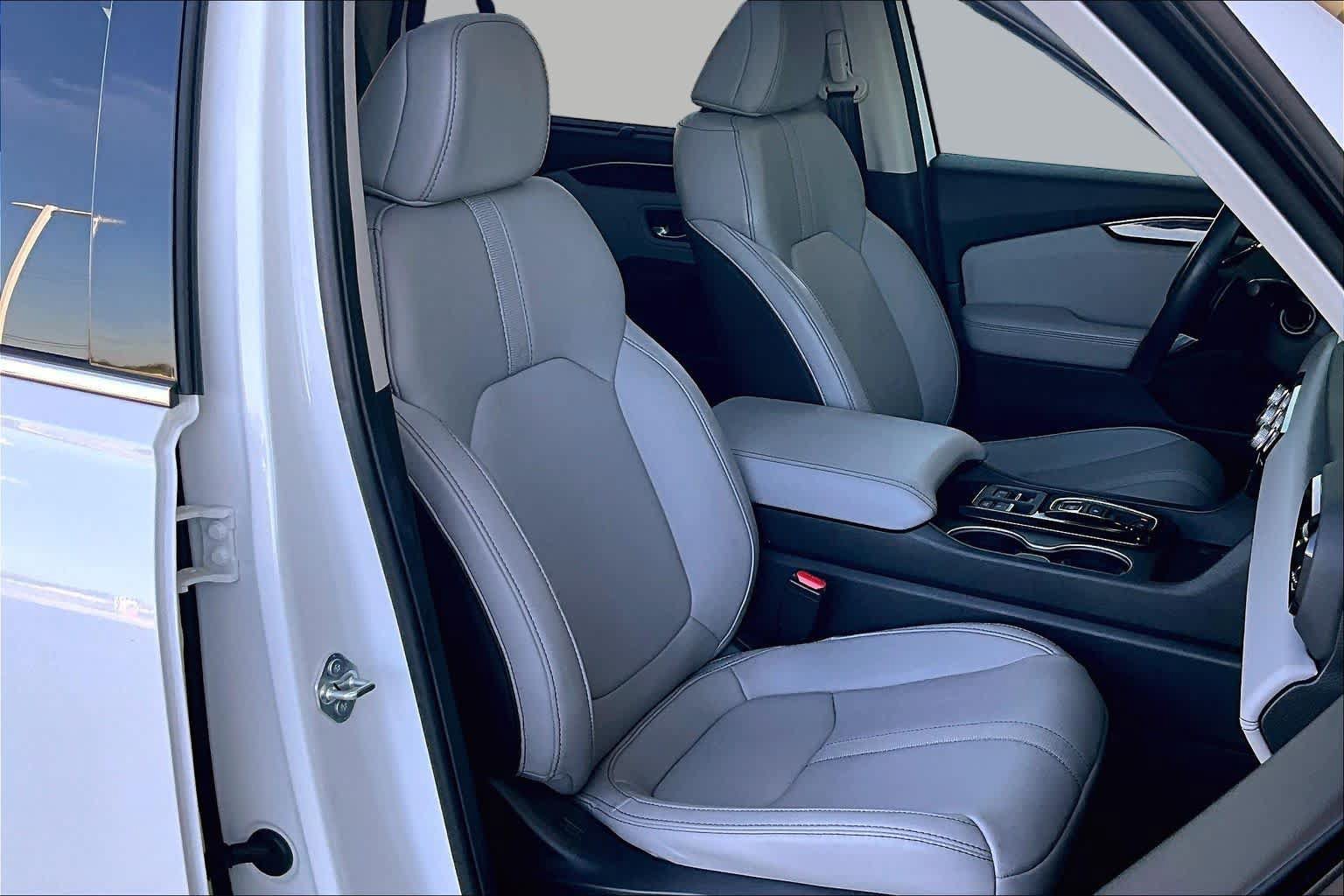 Used 2025 Honda Pilot Touring image 9