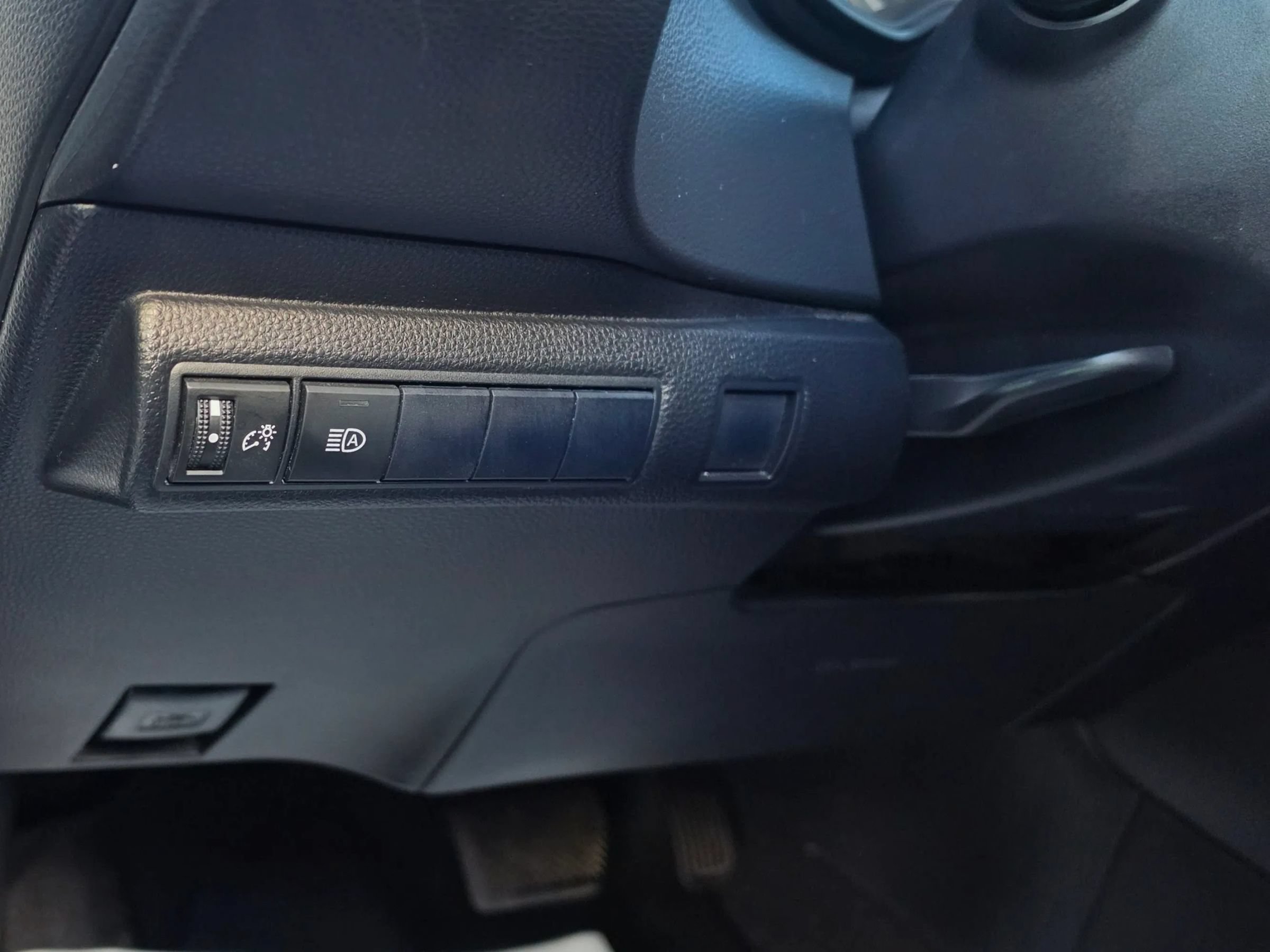 Used 2021 Toyota Corolla LE w/ Carpet Mat Package (TMS) FWD image 21