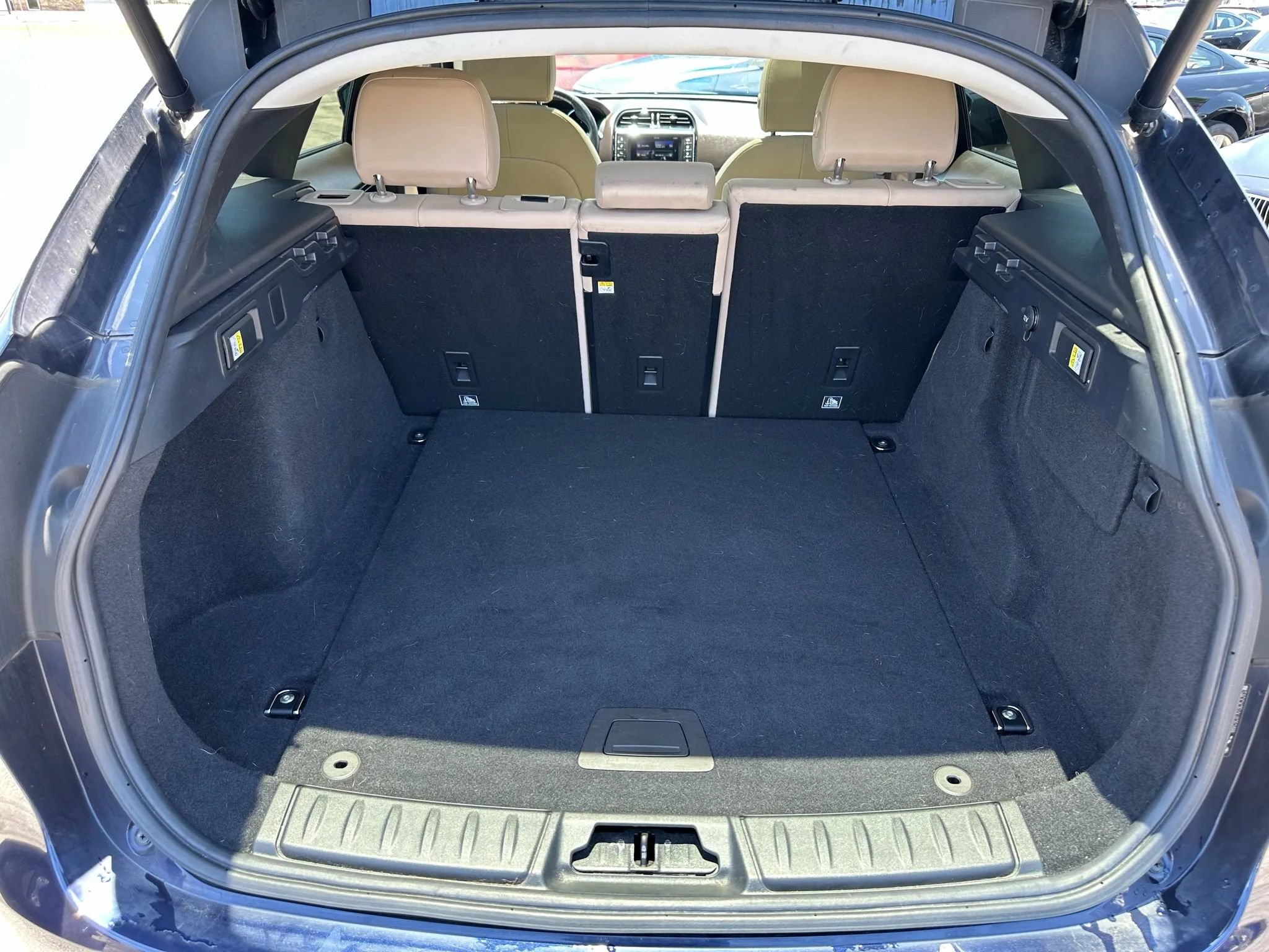 Used 2018 Jaguar F-PACE Prestige image 18