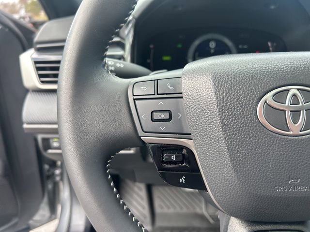 Used 2025 Toyota Camry SE w/ Multimedia Upgrade Package image 16