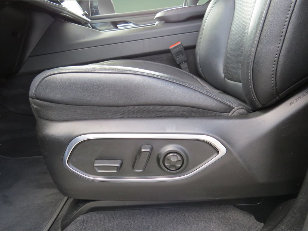 Used 2024 Jeep Wagoneer Series II w/ Flexible Seating Group RWD image 19