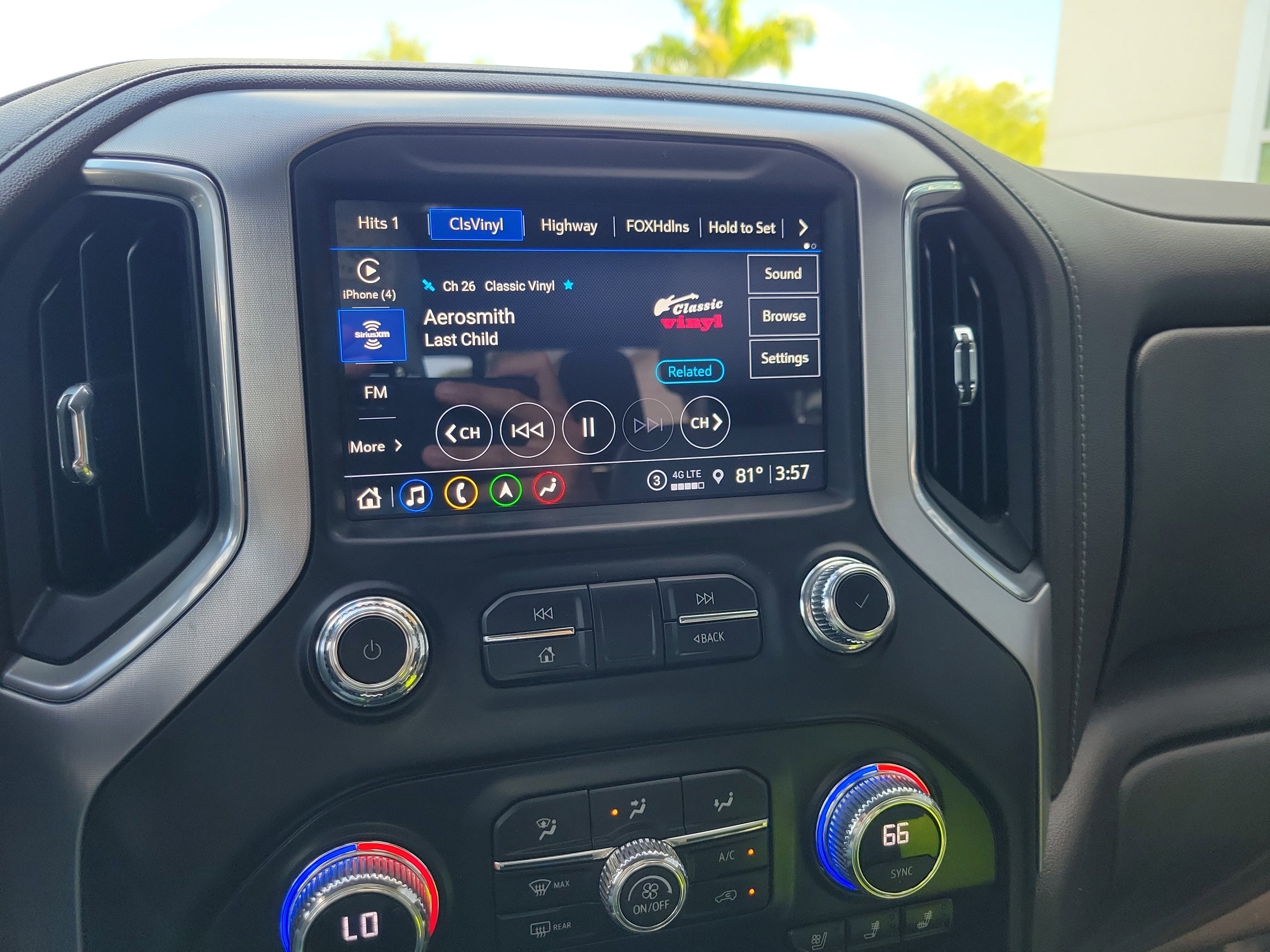 Used 2023 GMC Sierra 2500 SLT w/ SLT Premium Package image 20