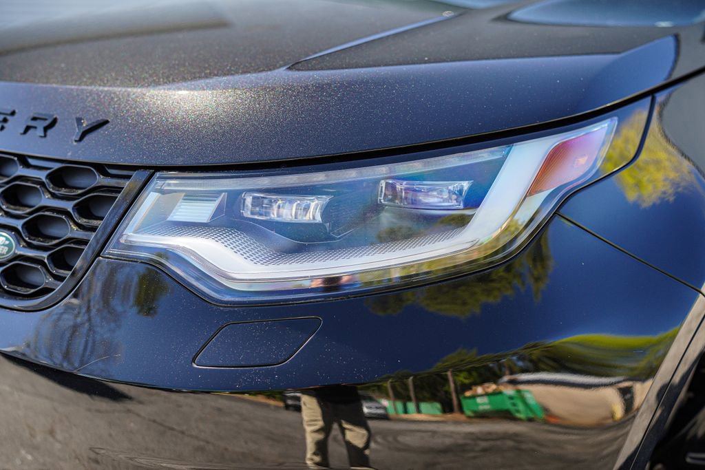 Used 2023 Land Rover Discovery S R-Dynamic image 4