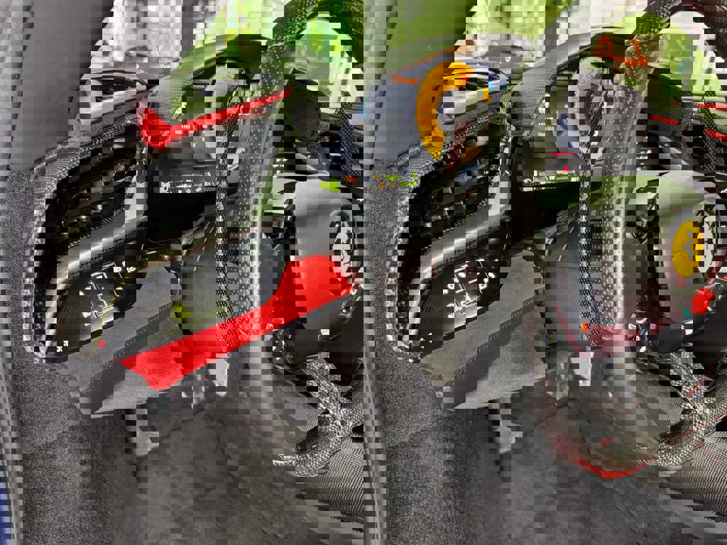 Used 2023 Ferrari SF90 Spider image 33