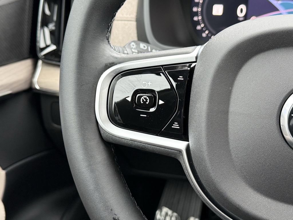 New 2026 Volvo XC90 B6 Plus image 16