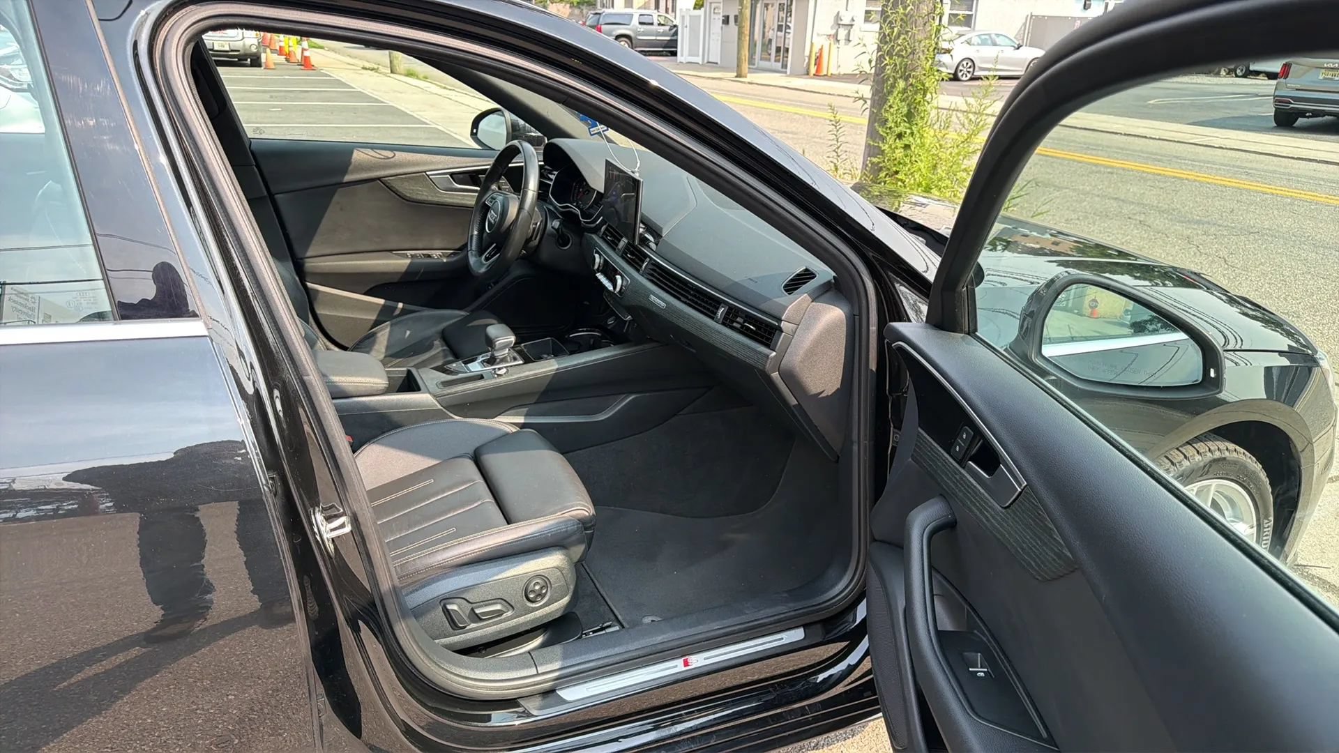 Used 2020 Audi A4 2.0T Premium w/ Convenience Package AWD/4WD image 25