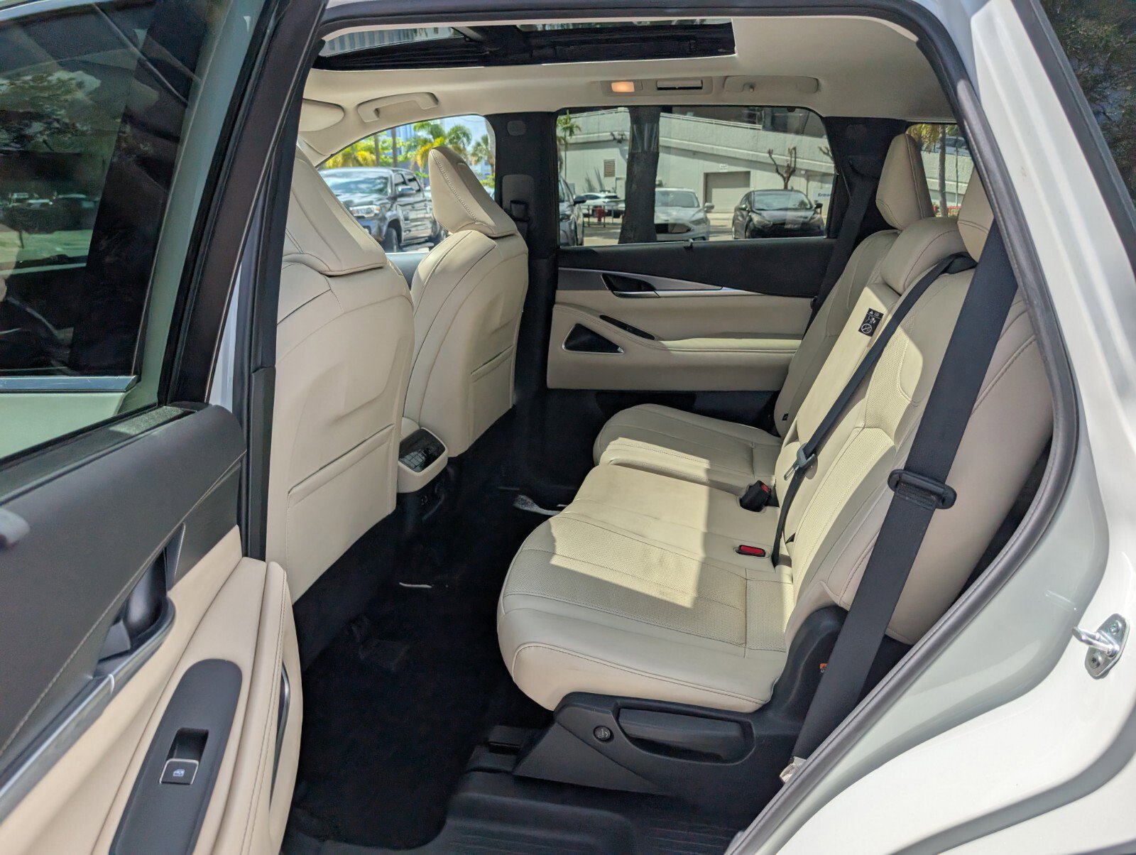 Used 2023 INFINITI QX60 Luxe w/ Performance Audio Package FWD image 13