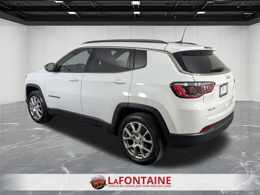 Used 2023 Jeep Compass Latitude image 3