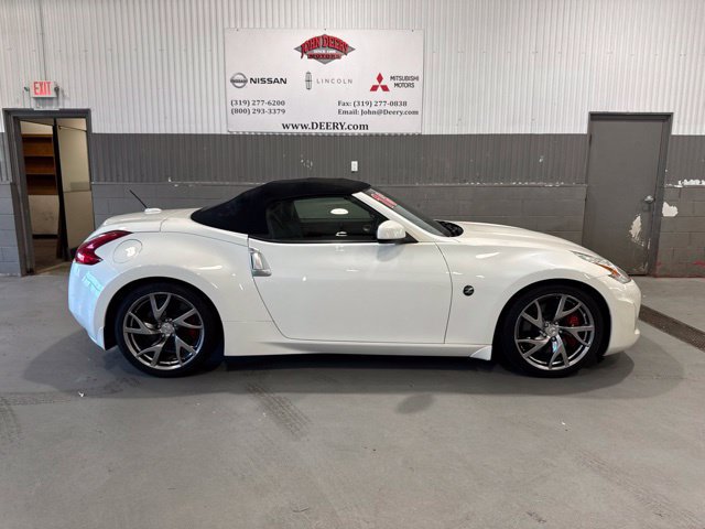 Used 2016 Nissan 370Z Touring Sport RWD image 3