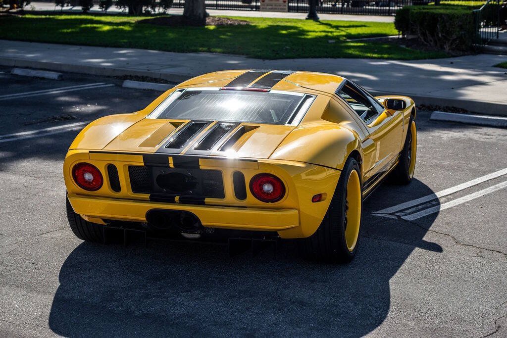 Used 2006 Ford GT RWD image 18