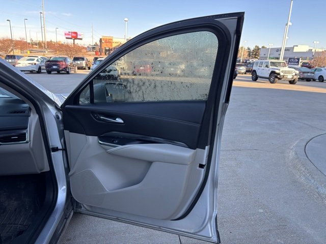 Used 2019 Cadillac XT4 Luxury w/ Cold Weather Package image 22