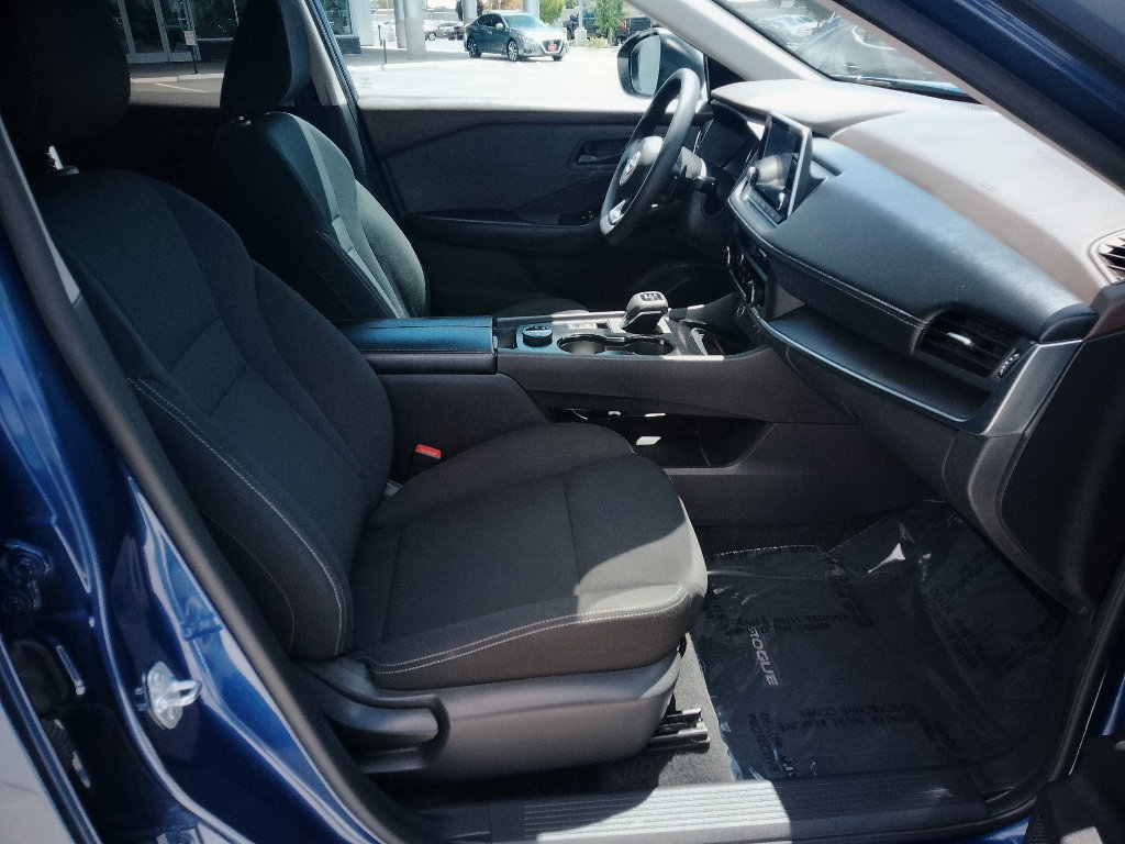 Used 2023 Nissan Rogue S AWD/4WD image 15