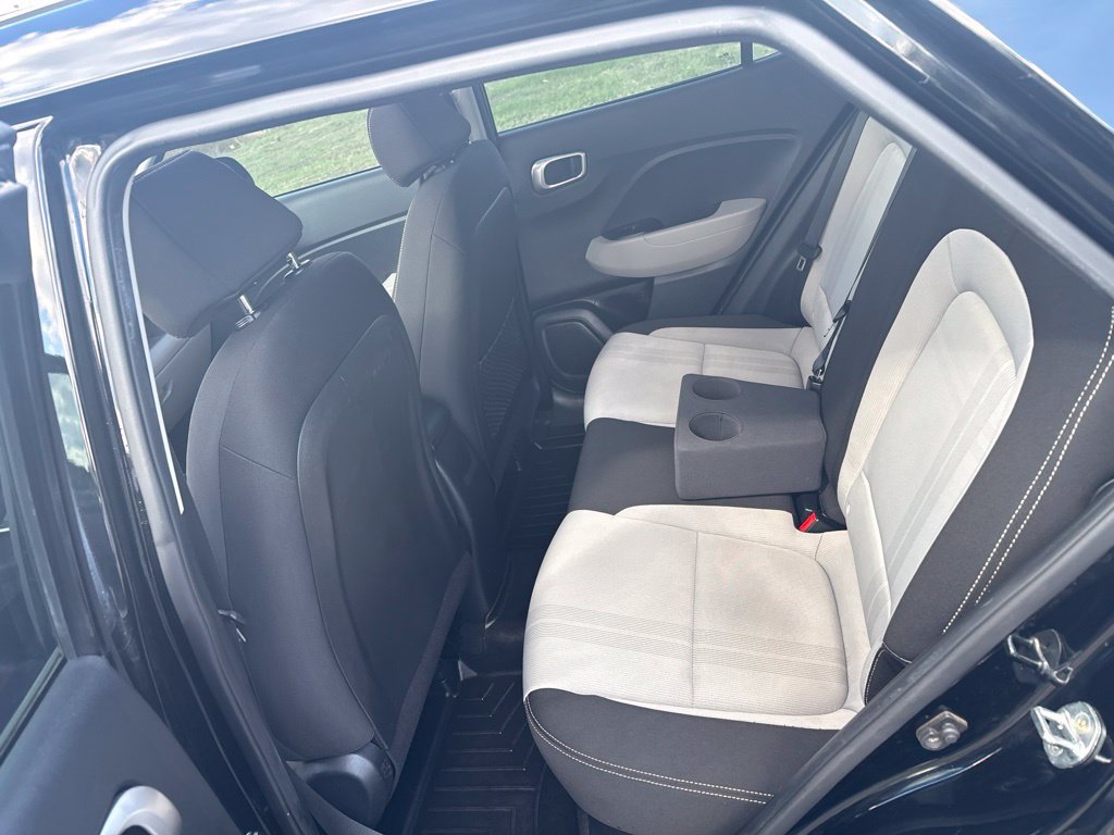Used 2022 Hyundai Venue SEL FWD image 20