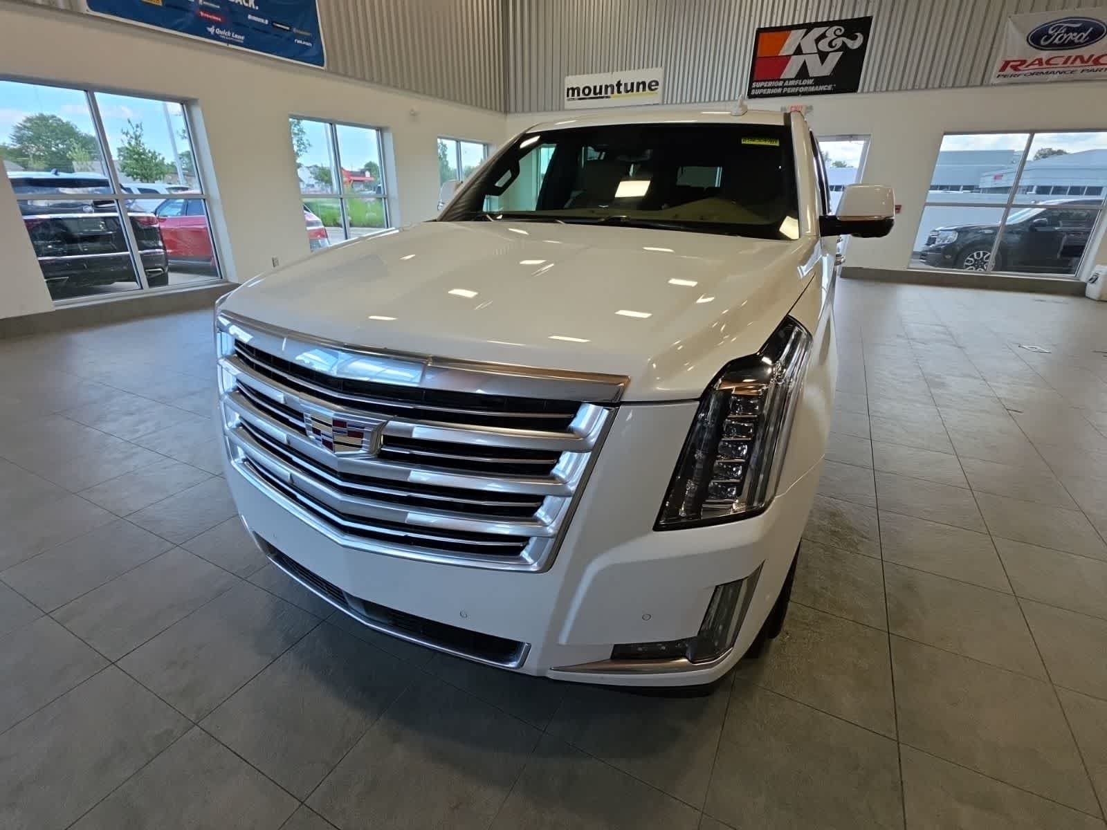 Used 2017 Cadillac Escalade Platinum AWD/4WD video 2