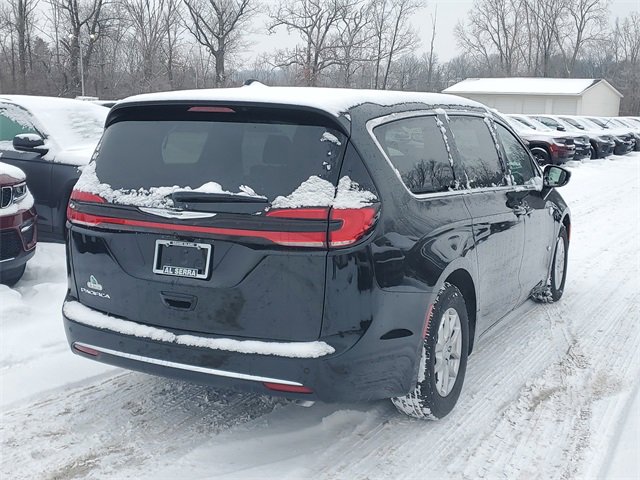 New 2026 Chrysler Pacifica Select image 4