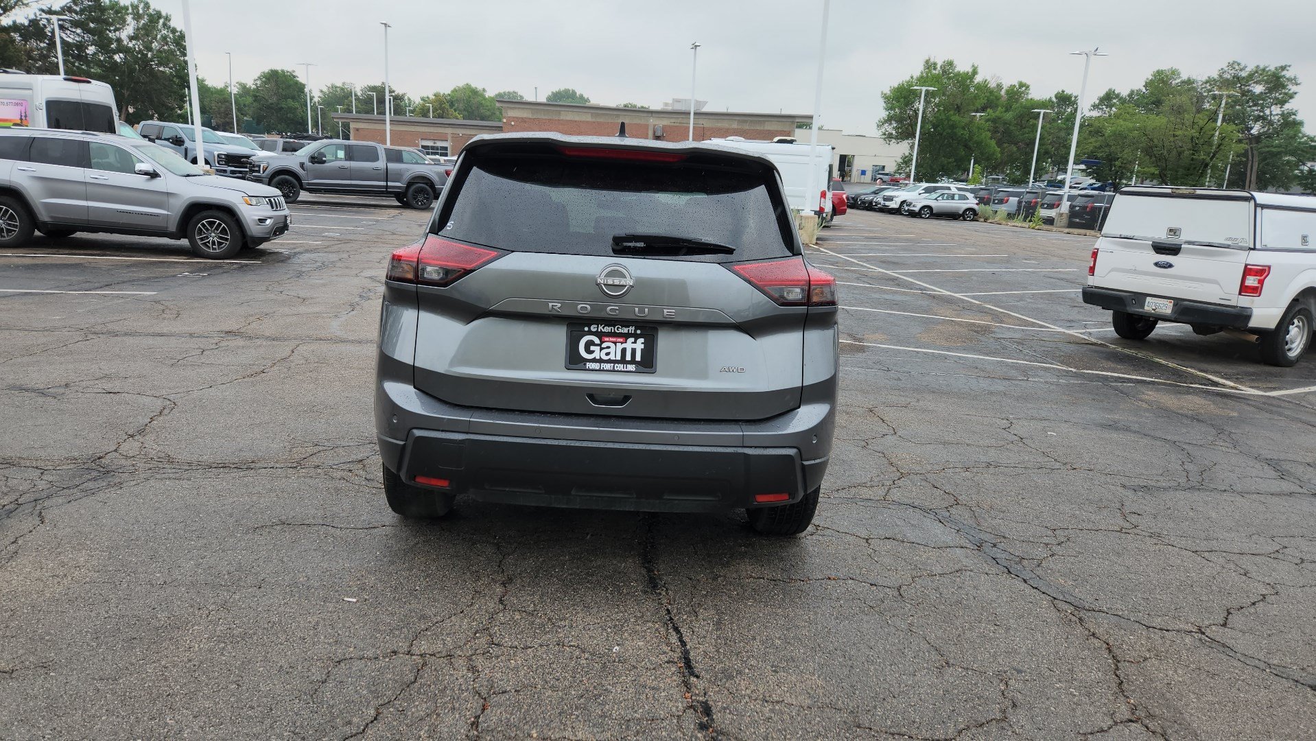 Used 2024 Nissan Rogue S AWD/4WD image 9