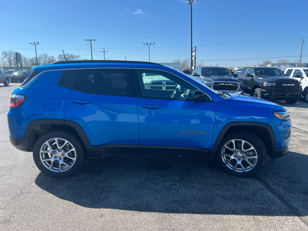 Used 2023 Jeep Compass Latitude w/ Sun and Sound Group image 5