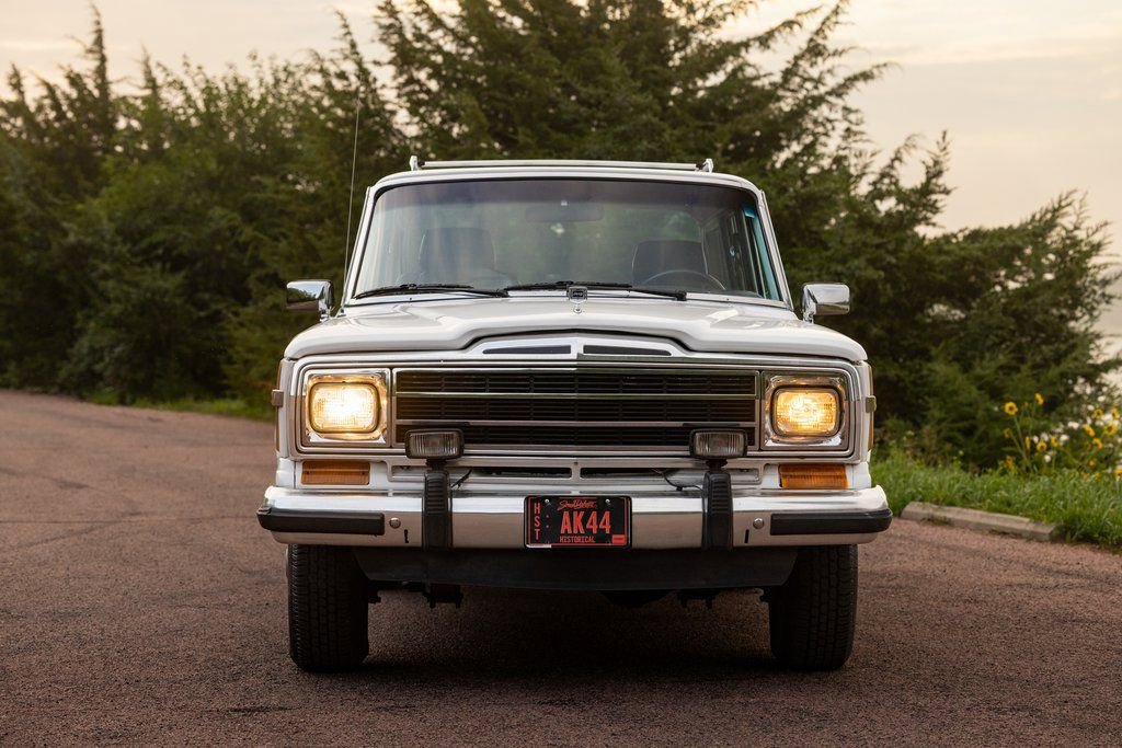 Used 1989 Jeep Grand Wagoneer AWD/4WD image 11