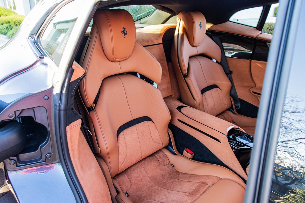 Certified 2024 Ferrari Purosangue Base image 61