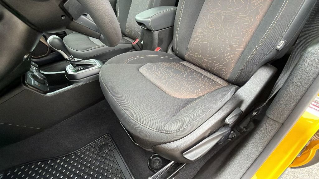 Used 2023 Jeep Renegade Latitude w/ Sun/Sound Group AWD/4WD image 15