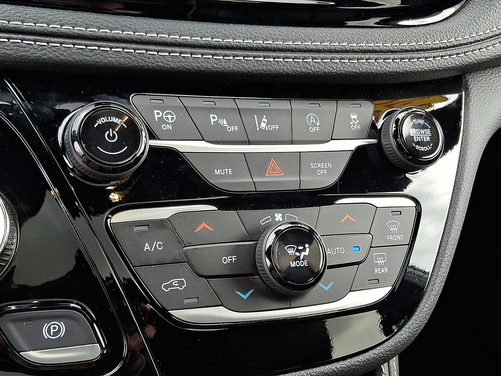 Certified 2024 Chrysler Pacifica Limited w/ S Appearance Package image 17