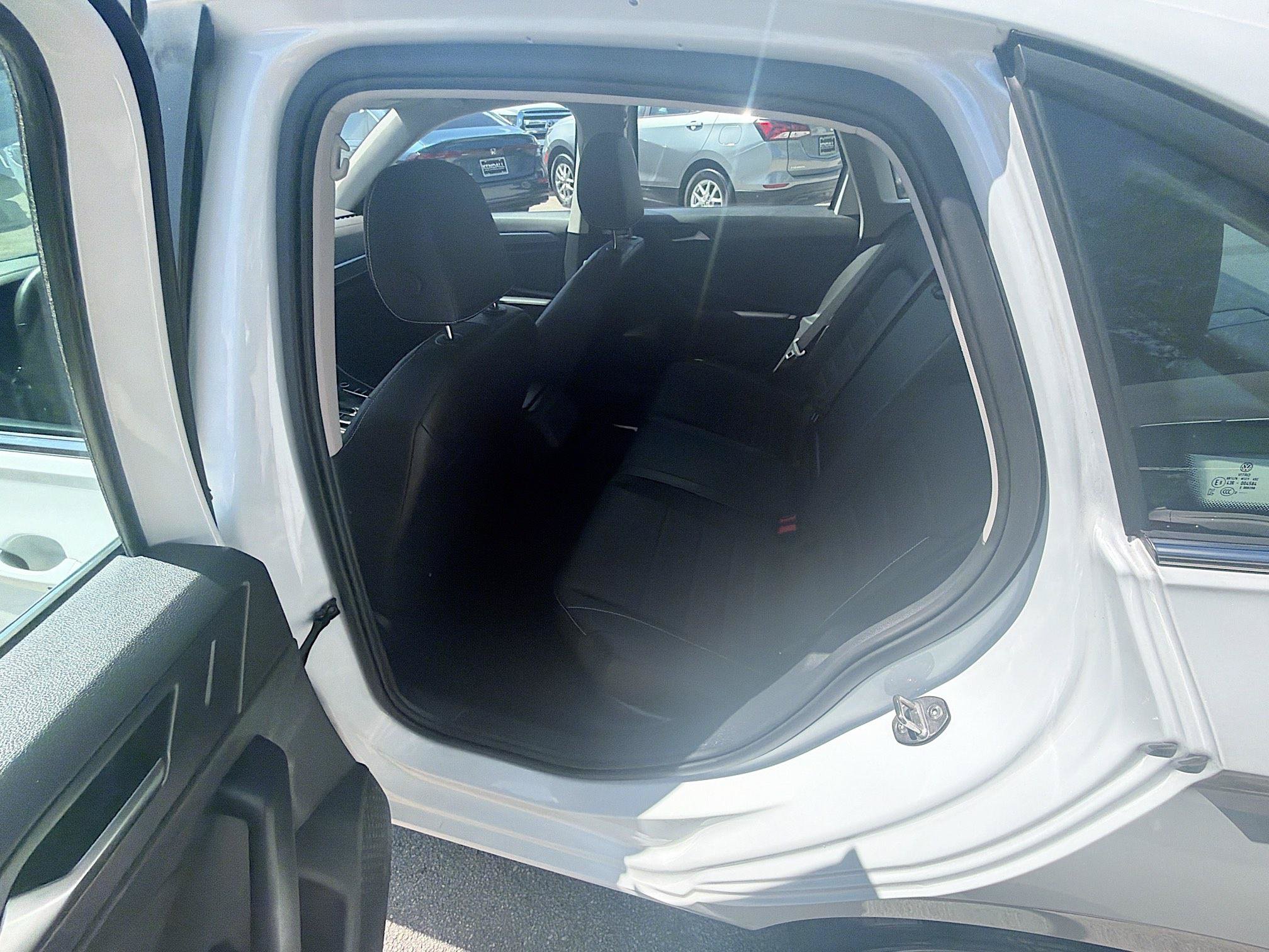 Used 2023 Volkswagen Jetta SE FWD image 22