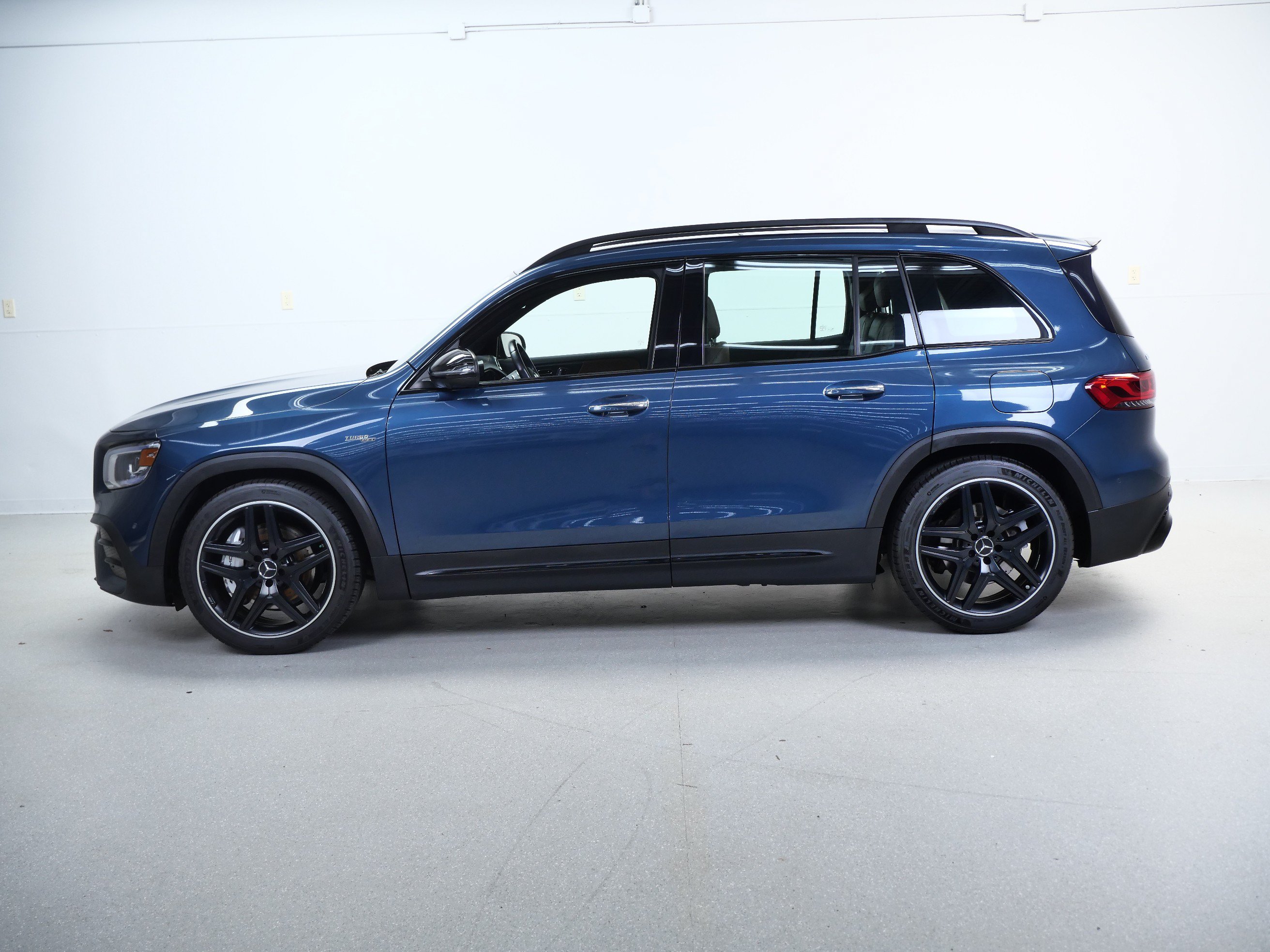 Certified 2022 Mercedes-Benz GLB 35 AMG 4MATIC image 10