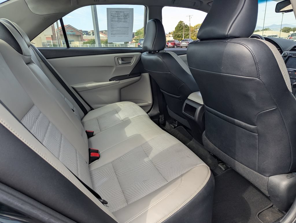 Used 2017 Toyota Camry SE w/ Moonroof Package FWD image 31