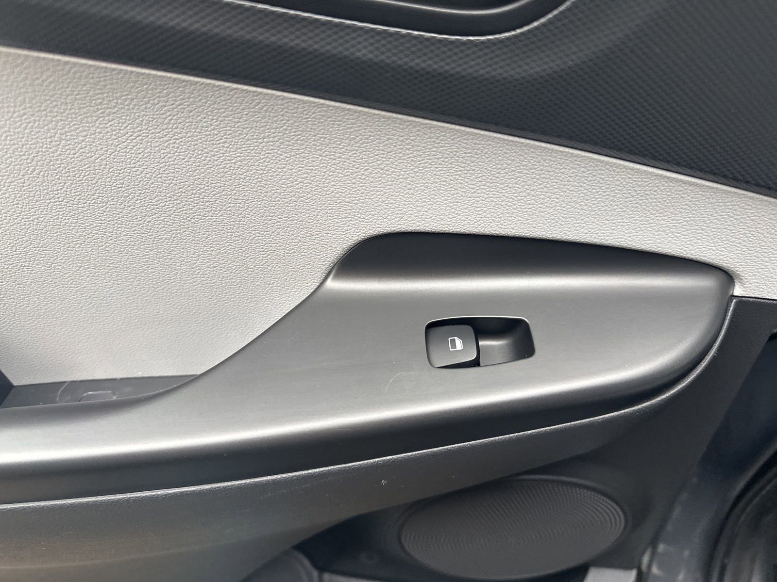 Used 2023 Hyundai Kona SEL image 30