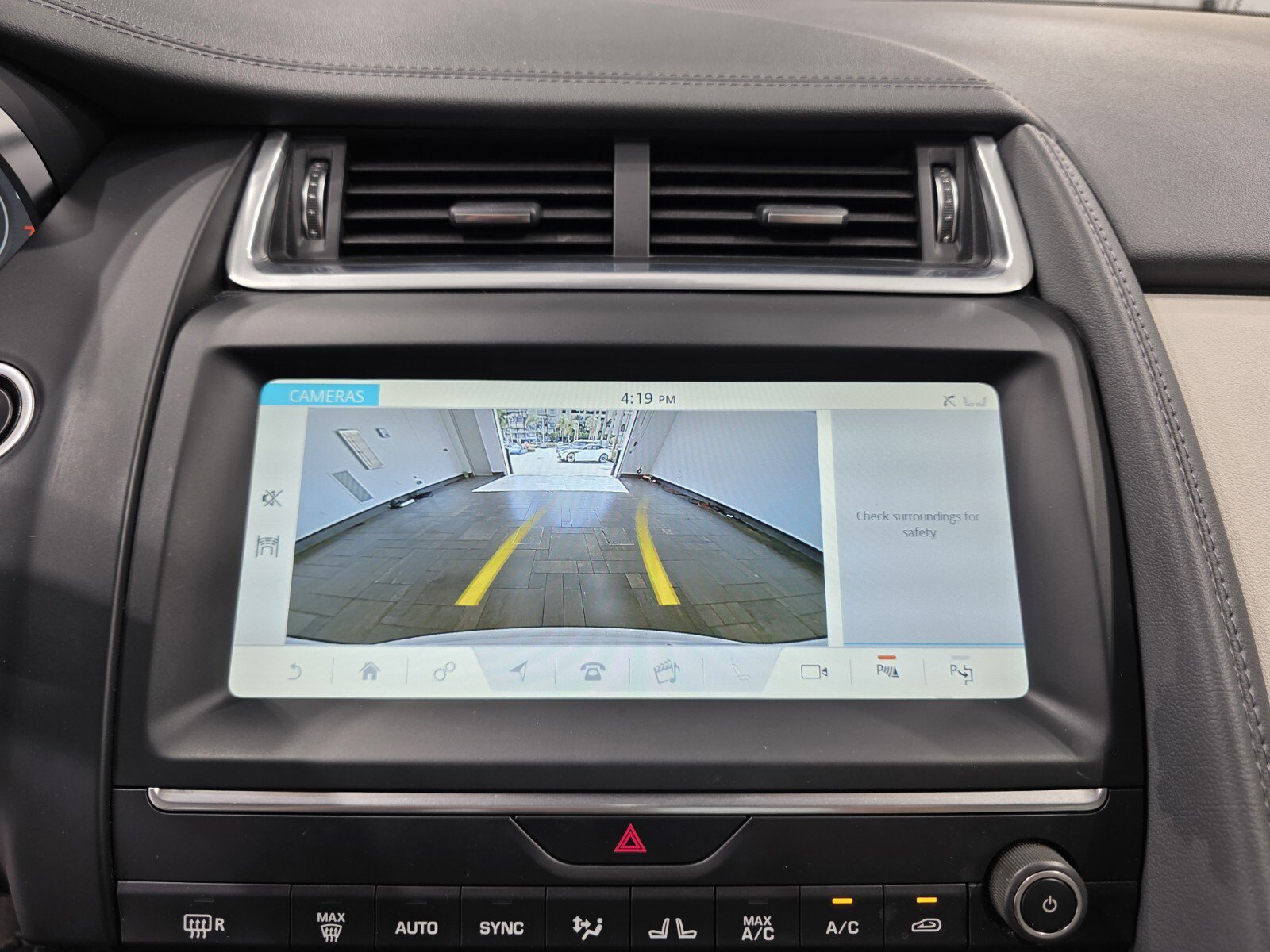 Used 2020 Jaguar E-PACE SE image 15