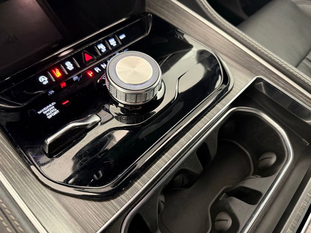 Used 2024 Jeep Wagoneer L Series II w/ Flexible Seating Group image 29