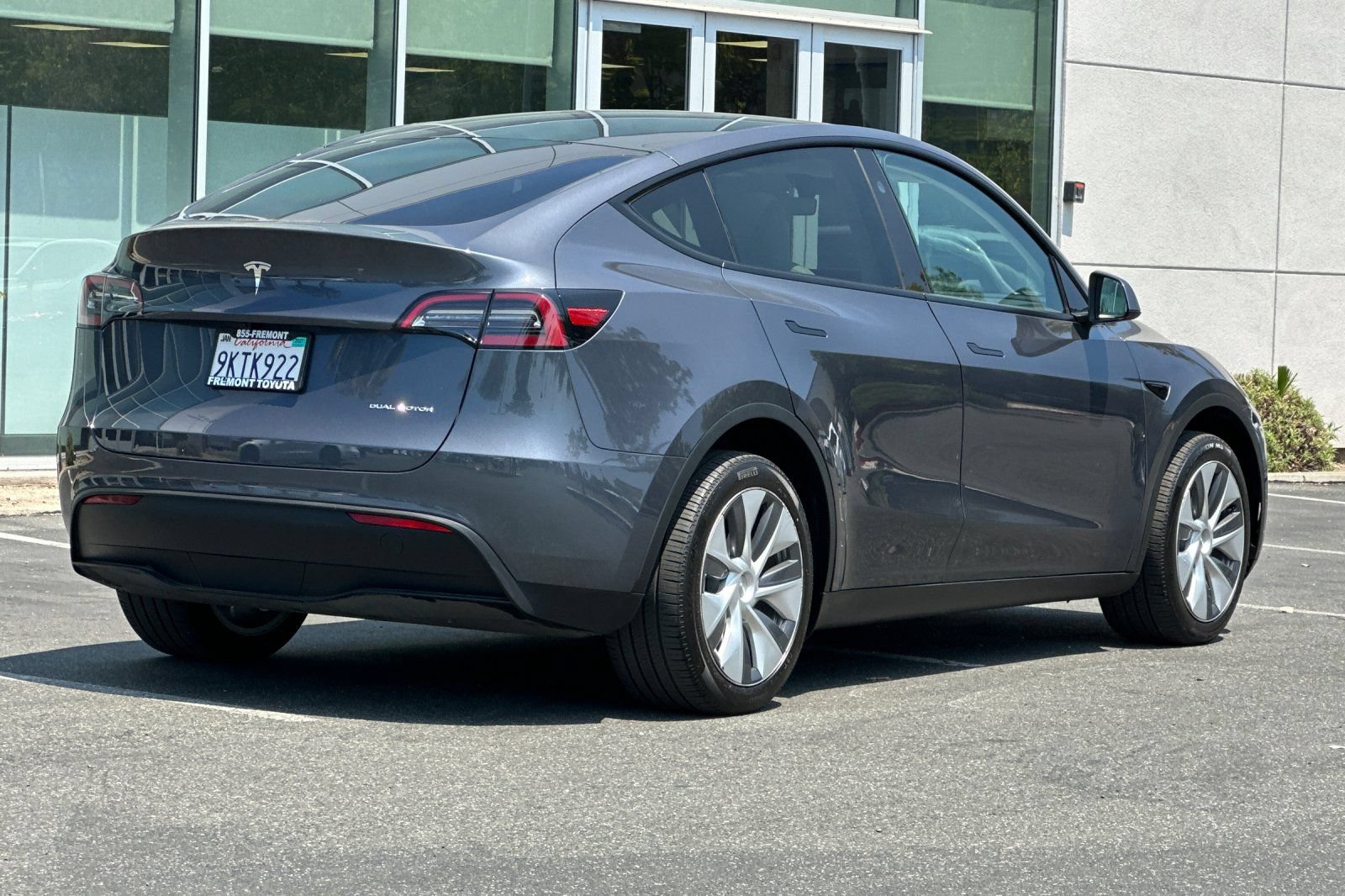 Used 2024 Tesla Model Y Long Range AWD/4WD image 4