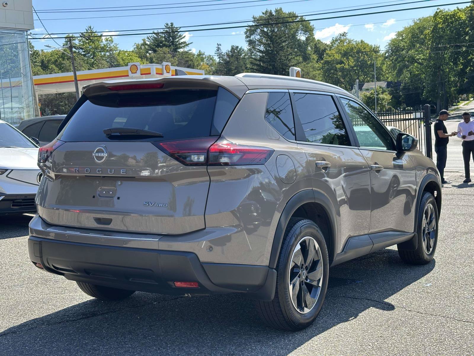 Used 2024 Nissan Rogue SV w/ SV Premium Package AWD/4WD image 3