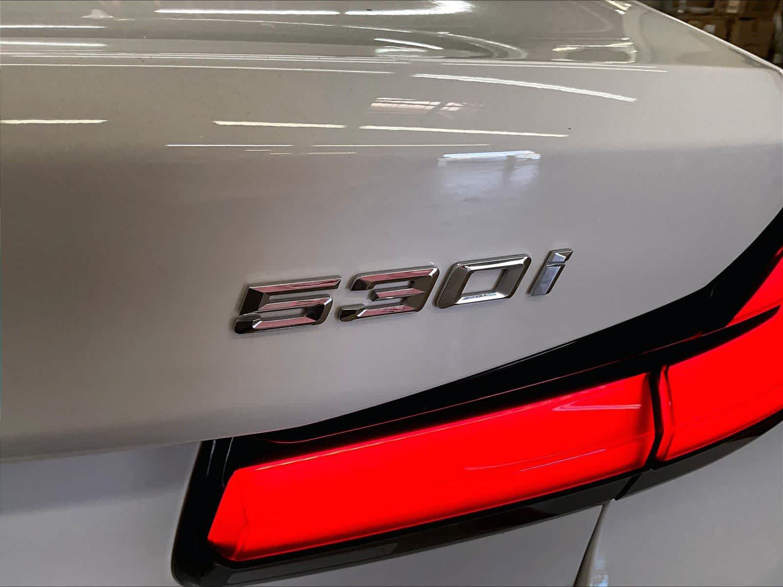 Used 2023 BMW 530i w/ Executive Package RWD image 11